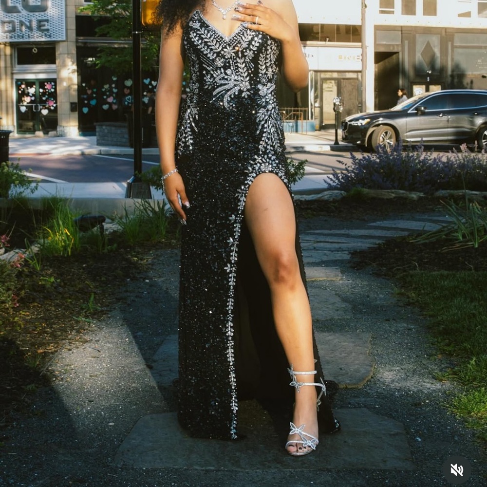 Elegant Black Sequin Evening Gown/ Prom Dress